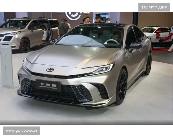 丰田笑了!2026款凯美瑞偷着上市,加个氛围灯涨了一万